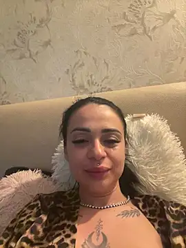 Snapshot of BrianaBloom chatting on 04.27.26 BrianaBloom online show from 04.27.26