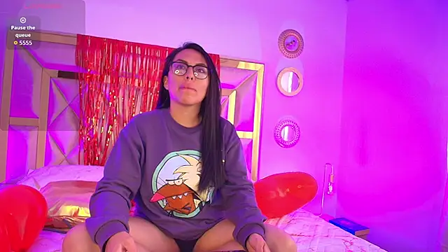 Emma Sanz   online show from 02.11.26