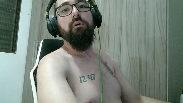 Snapshot of Redlovecouple chatting on 02.08.26 Redlovecouple online show from 02.08.26