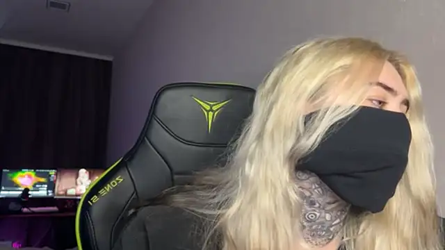 Snapshot of UnaXyling chatting on 02.07.26 UnaXyling online show from 02.07.26