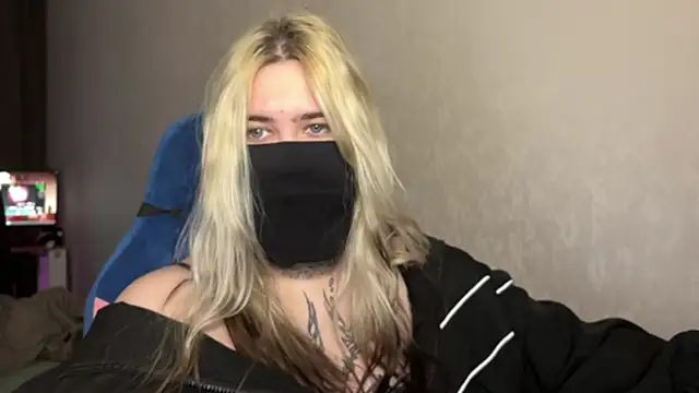 Snapshot of UnaXyling chatting on 02.22.26 UnaXyling online show from 02.22.26