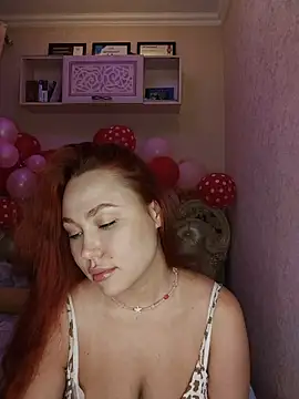 Snapshot of LolaaMint_ chatting on 02.18.26 LolaaMint online show from 02.18.26