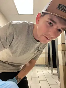 Snapshot of Horus1922 chatting on 02.25.26 Horus1922 online show from 02.25.26