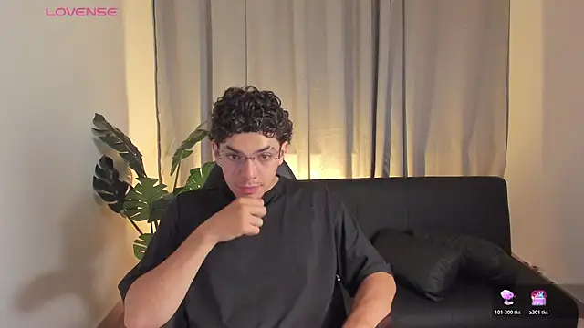 Snapshot of Axel_Creed chatting on 02.21.26 Axel Creed online show from 02.21.26