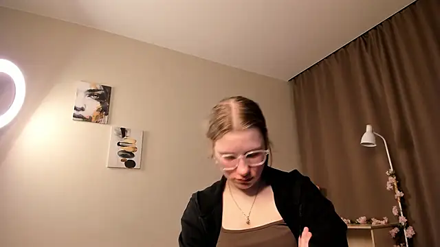 Snapshot of VictorMencia chatting on 02.27.26 VictorMencia online show from 02.27.26