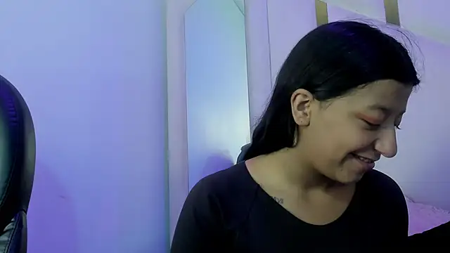 Snapshot of Vaneline2 chatting on 04.22.26 Vaneline2 online show from 04.22.26