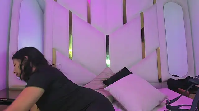 Snapshot of Vaneline2 chatting on 04.29.26 Vaneline2 online show from 04.29.26