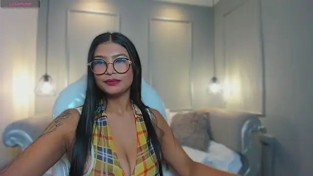 MiaSmit  online show from 03.04.26