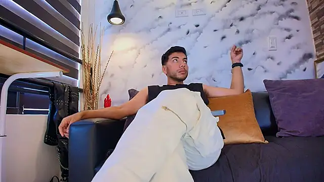 Snapshot of Max_Hornye chatting on 02.18.26 Max Hornye online show from 02.18.26