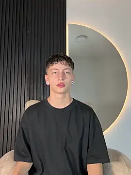 ARON LUXX online show from 02.19.26