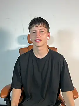 ARON LUXX online show from 03.22.26