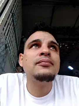 Snapshot of polla_large_active chatting on 04.13.26 polla large active online show from 04.13.26