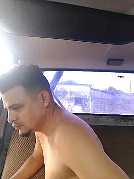 Snapshot of polla_large_active chatting on 04.14.26 polla large active online show from 04.14.26