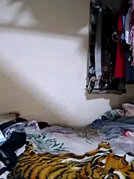 Snapshot of polla_large_active chatting on 04.16.26 polla large active online show from 04.16.26