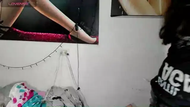 Snapshot of ale-noah chatting on 02.13.26 ale-noah online show from 02.13.26