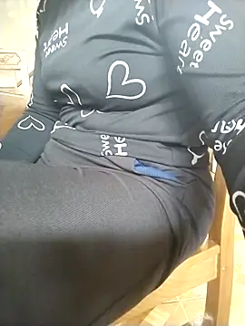 Snapshot of LiilyZi chatting on 02.25.26 LiilyZi online show from 02.25.26