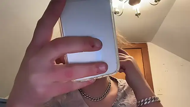 Snapshot of RaeganV chatting on 02.26.26 RaeganV online show from 02.26.26