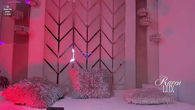 Raven Luxx online show from 04.19.26