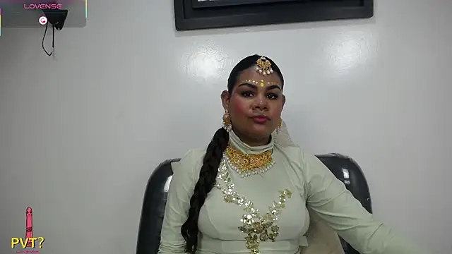 yaazhinii online show from 04.04.26