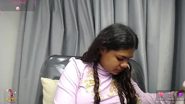 yaazhinii online show from 05.04.26