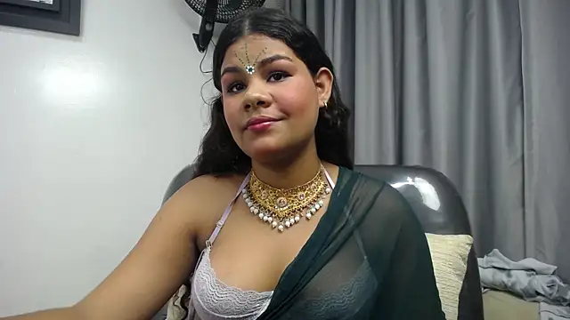 yaazhinii online show from 07.06.26