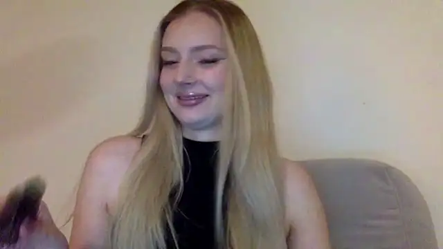 Snapshot of MayaWetDream chatting on 02.15.26 MayaWetDream online show from 02.15.26