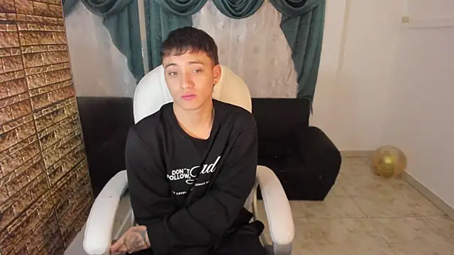 Snapshot of Wesleey-Boy chatting on 02.13.26 Wesleey-Boy online show from 02.13.26