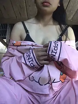 Snapshot of nonakana chatting on 04.13.26 nonakana online show from 04.13.26