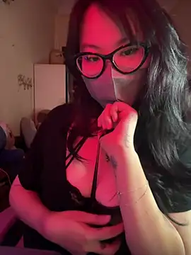 Snapshot of HaleyKin chatting on 05.22.26 HaleyKin online show from 05.22.26