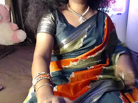 Snapshot of VixenNandhu chatting on 03.20.26 VixenNandhu online show from 03.20.26