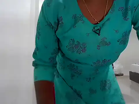 Snapshot of VixenNandhu chatting on 04.27.26 VixenNandhu online show from 04.27.26