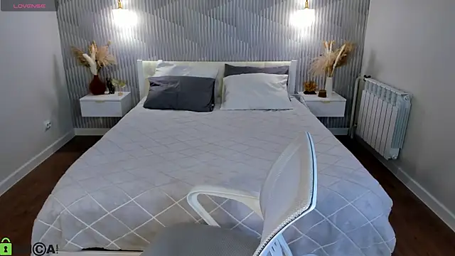 Snapshot of adele_crown chatting on 02.20.26 adele crown online show from 02.20.26