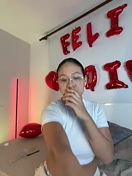 Snapshot of HoneyDolllXXX chatting on 02.16.26 HoneyDolllXXX online show from 02.16.26