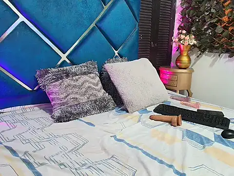 VenuzNaughty online show from 02.18.26