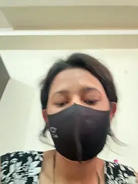 Snapshot of raavigirl chatting on 02.25.26 raavigirl online show from 02.25.26