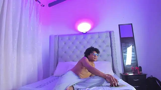 LatinoDark online show from 02.11.26