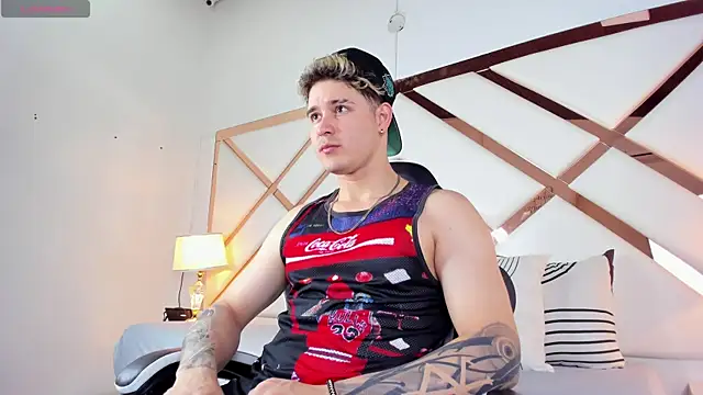 Snapshot of rayan_linxx chatting on 02.13.26 rayan linxx online show from 02.13.26