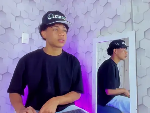 Snapshot of 777_dmz_ chatting on 02.10.26 777 dmz online show from 02.10.26