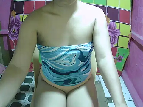 Snapshot of SweetHotBabe18 chatting on 06.24.26 SweetHotBabe18 online show from 06.24.26