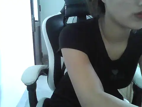 Snapshot of -Nuna- chatting on 03.17.26 -Nuna- online show from 03.17.26