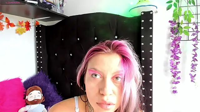 Snapshot of Midory_6 chatting on 02.16.26 Midory 6 online show from 02.16.26