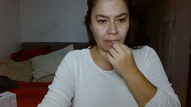 Snapshot of Karo_sexy chatting on 12.24.24 Karo sexy online show from 12.24.24