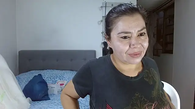 Snapshot of Karo_sexy chatting on 10.04.25 Karo sexy online show from 10.04.25