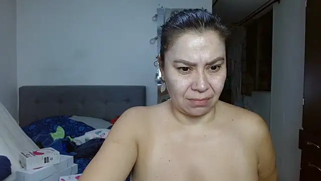 Snapshot of Karo_sexy chatting on 11.30.25 Karo sexy online show from 11.30.25