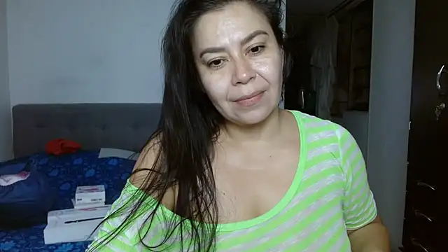 Snapshot of Karo_sexy chatting on 12.04.25 Karo sexy online show from 12.04.25