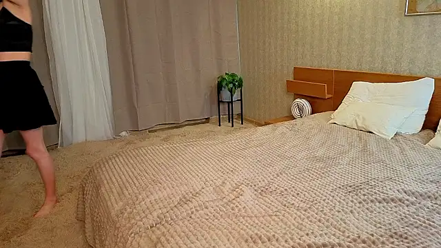 NikkyBee  online show from 02.10.26