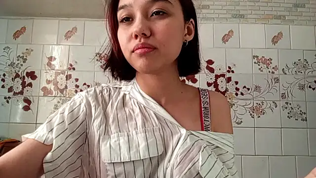 Snapshot of AnnettaBelsito chatting on 04.22.26 AnnettaBelsito online show from 04.22.26