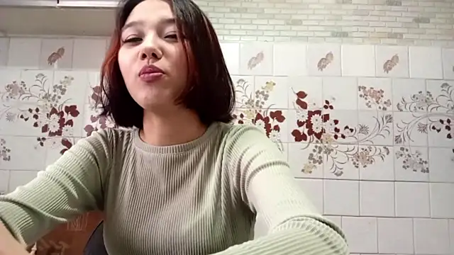 Snapshot of AnnettaBelsito chatting on 04.23.26 AnnettaBelsito online show from 04.23.26