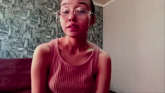 Snapshot of AnnettaBelsito chatting on 05.13.26 AnnettaBelsito online show from 05.13.26