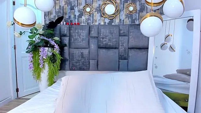 MiiaTauro online show from 02.27.26